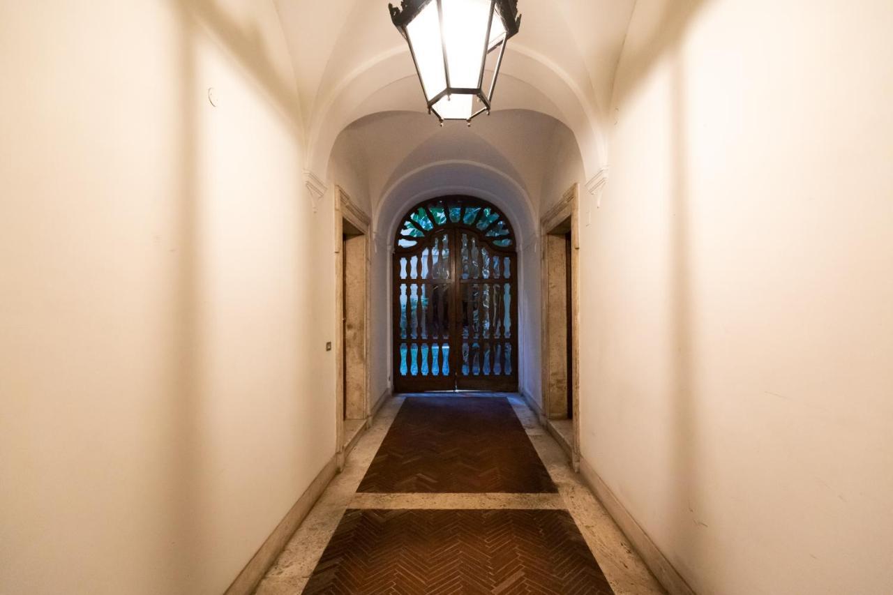 Apartamento Chic And Style In Historical Via Giulia Roma Exterior foto